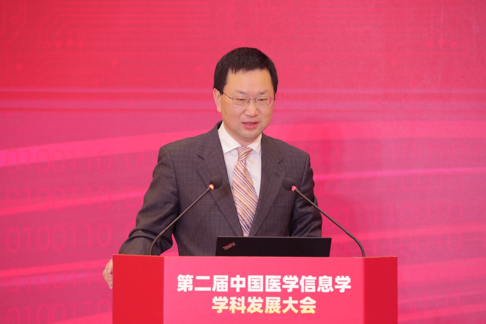 姚建红.jpg 姚建红.jpg