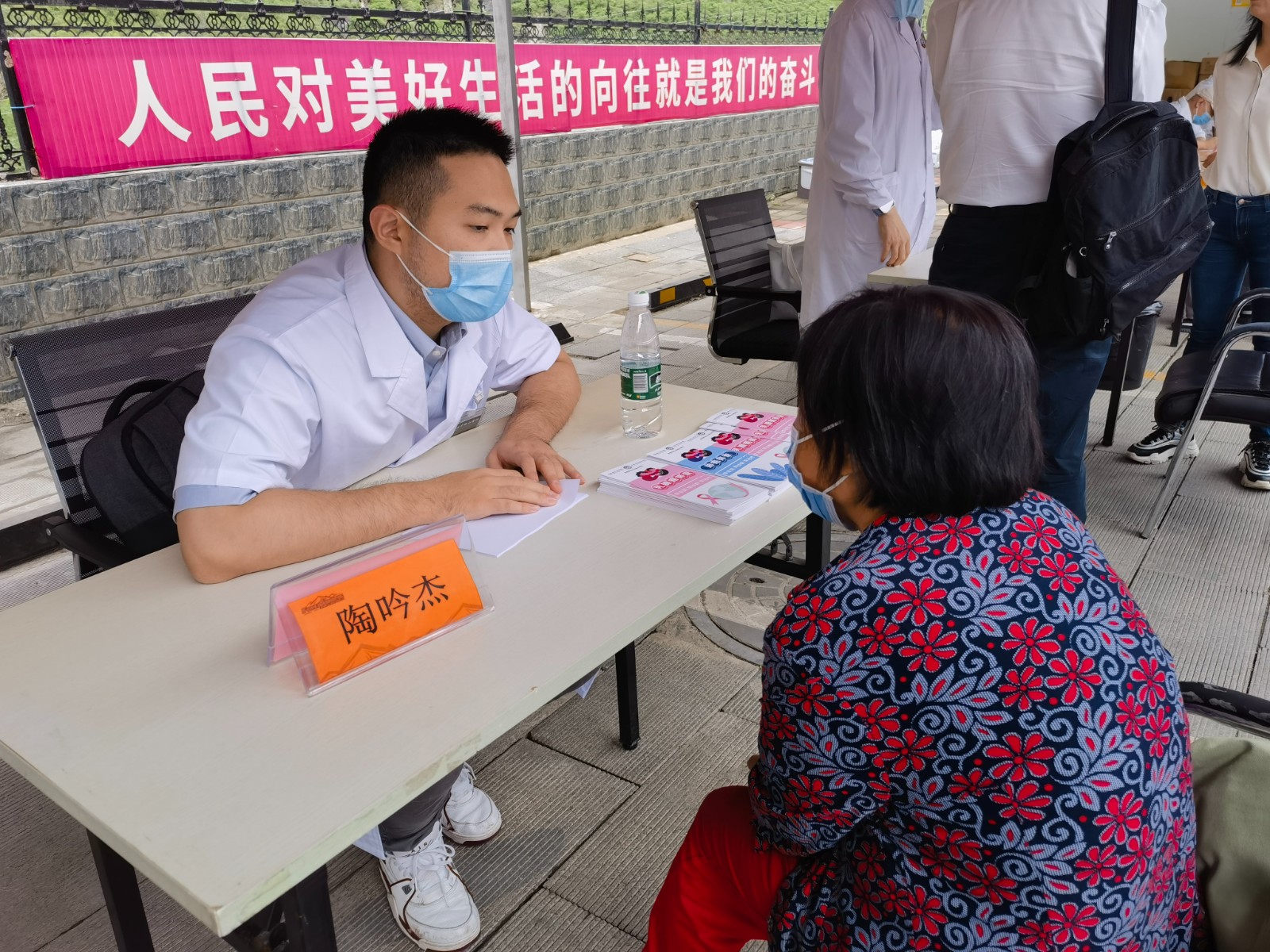 活动照片1.jpg 活动照片1.jpg