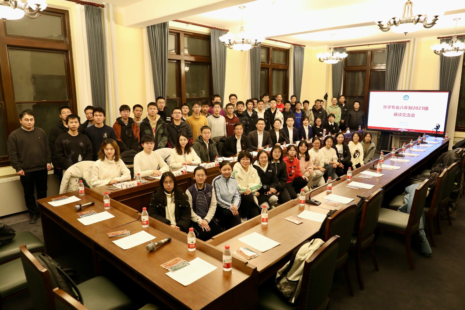 合影.jpg 合影.jpg