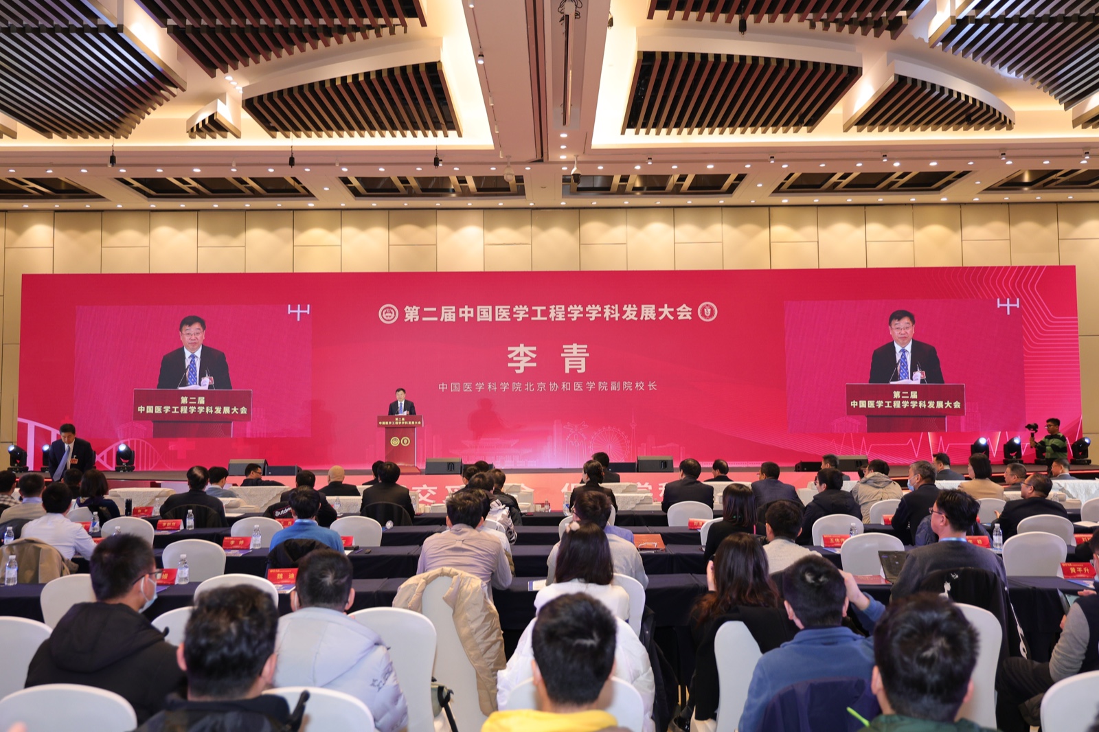 李青副院校长主持.jpg 李青副院校长主持.jpg