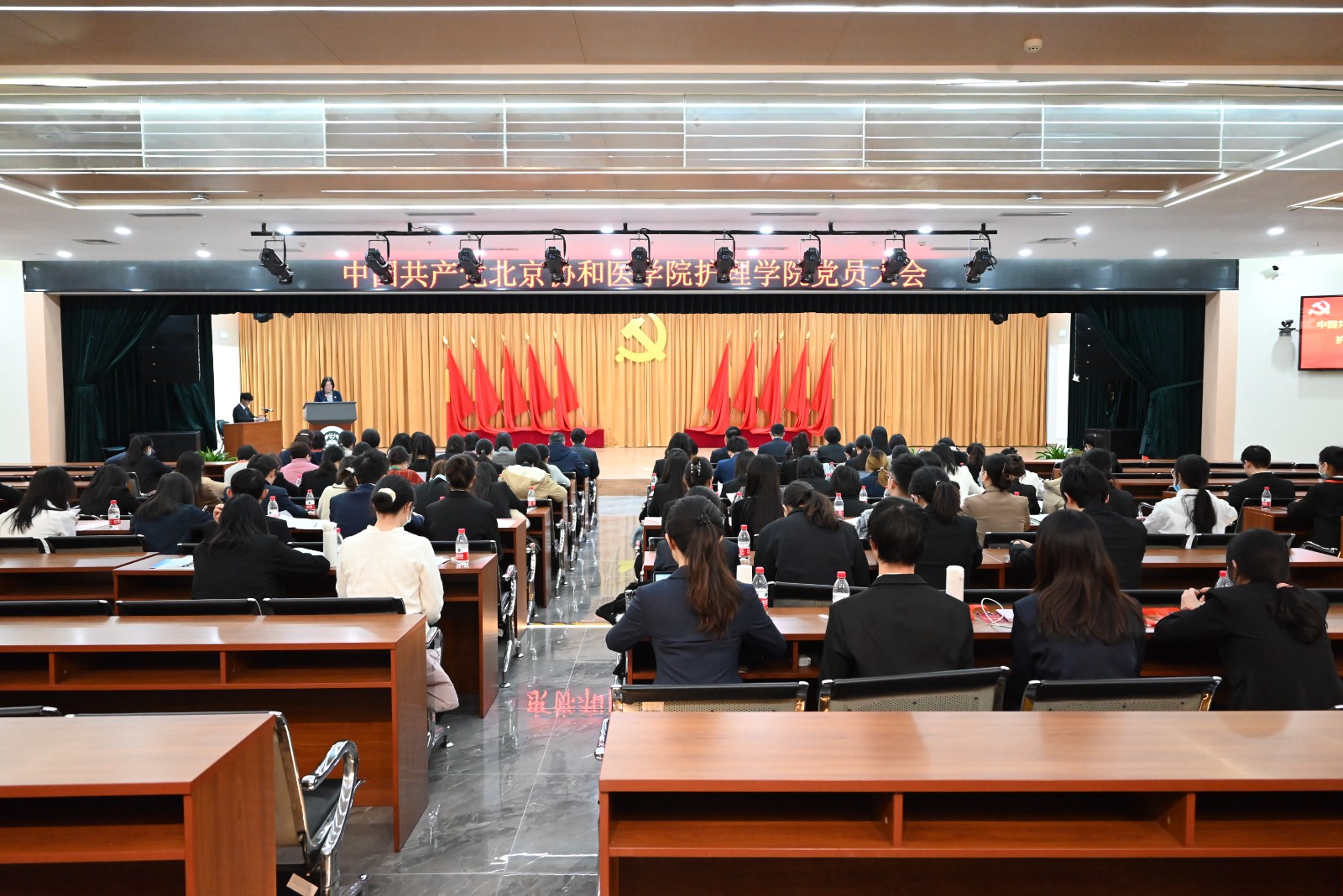 会场全景.jpg 会场全景.jpg