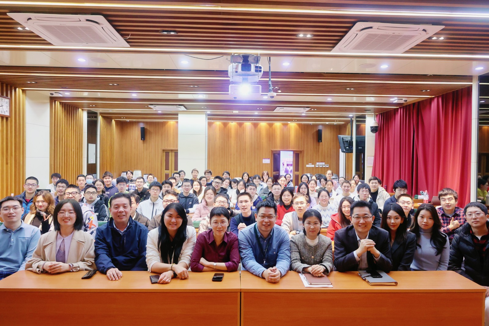 合影.jpg 合影.jpg