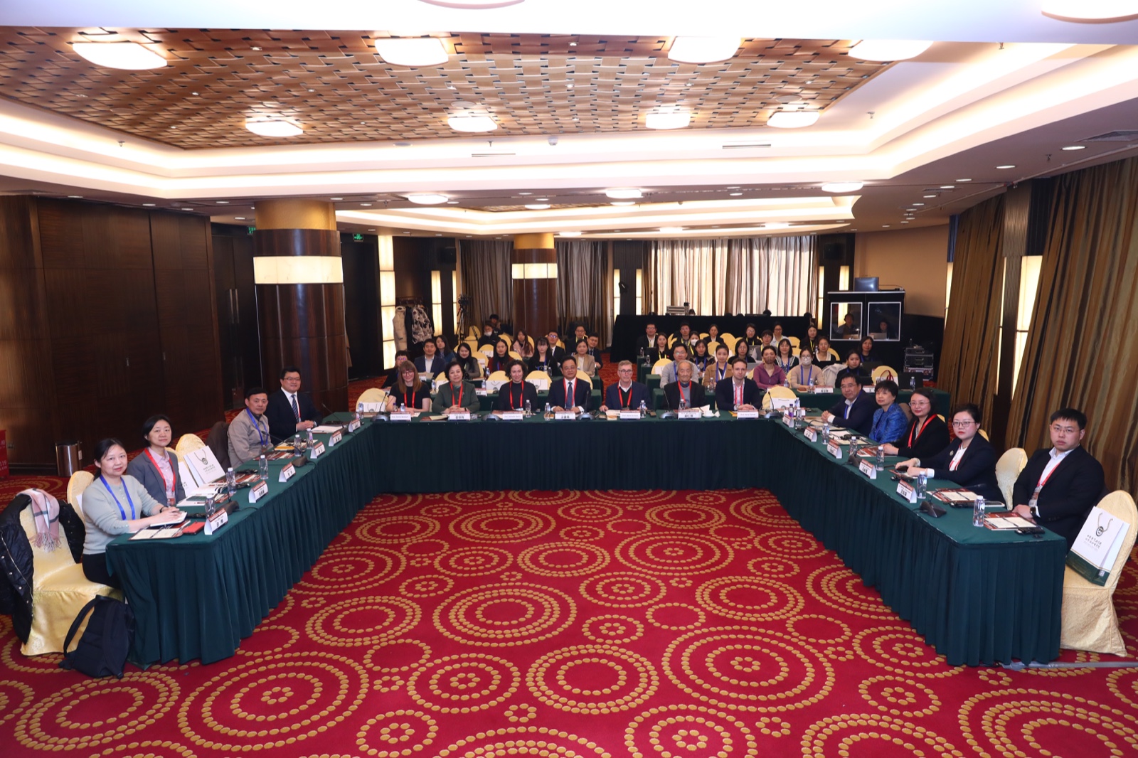 合影2.jpg 合影2.jpg