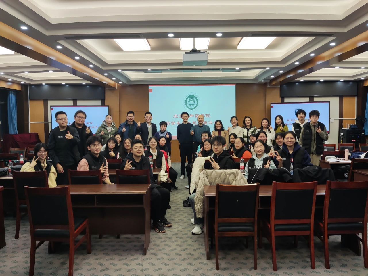 74b8bf0432384abeb6d1cc4a46dbd551.jpg 74b8bf0432384abeb6d1cc4a46dbd551.jpg