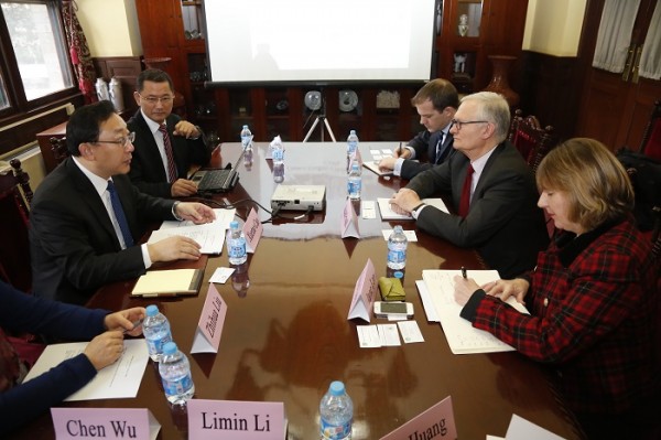 ѩԺӢ֢оϯMichael Pragnell 1